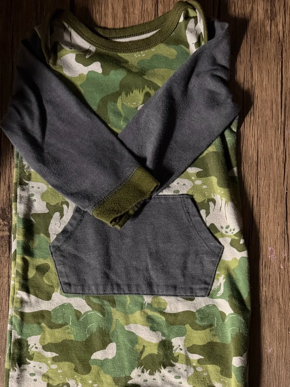 Cat & Jack Green Camo and Gray Long-Sleeve Pajama Top